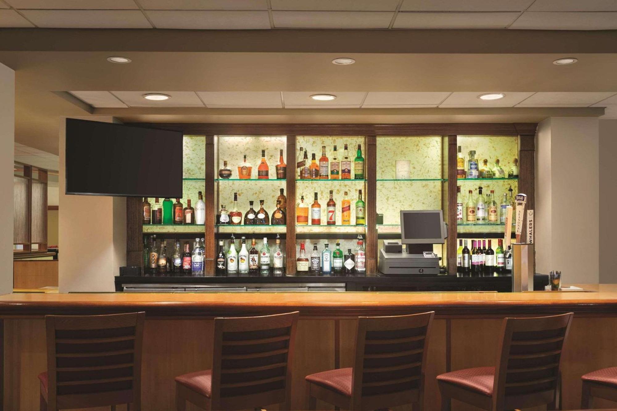 Radisson Hotel Providence Airport Уорик Экстерьер фото