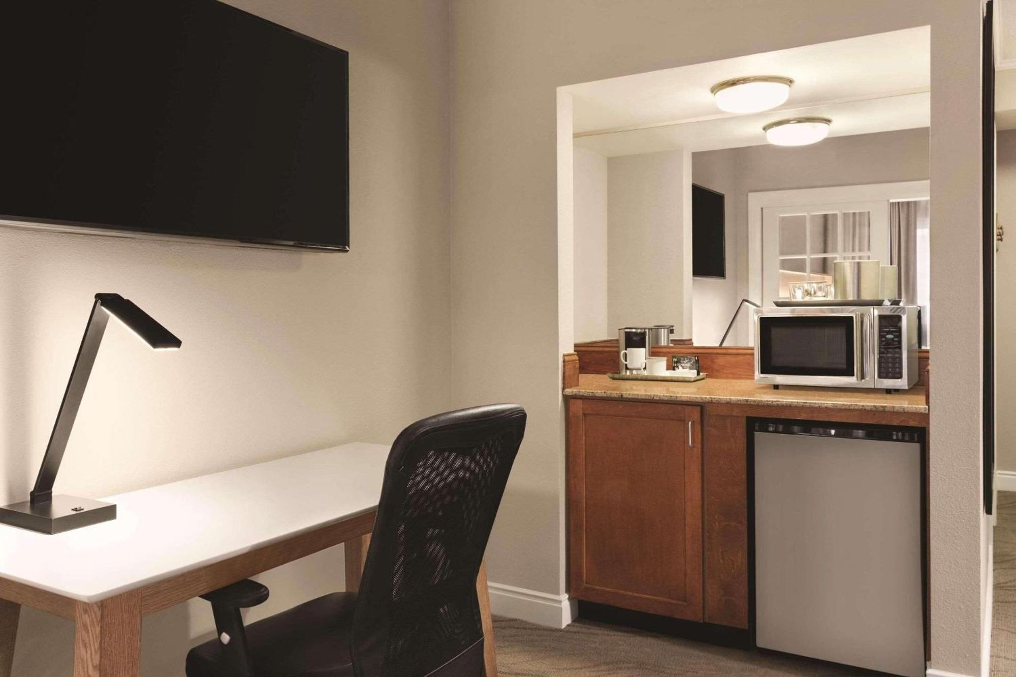 Radisson Hotel Providence Airport Уорик Экстерьер фото
