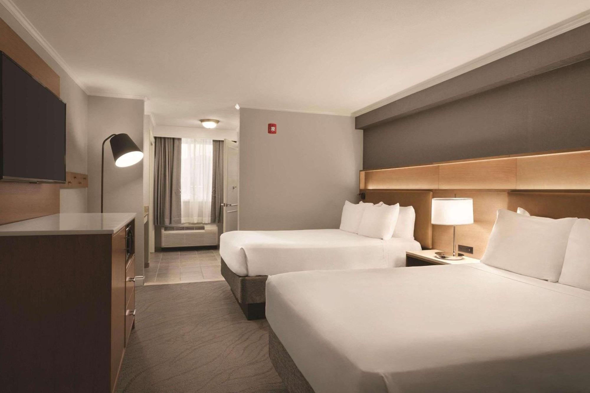 Radisson Hotel Providence Airport Уорик Экстерьер фото